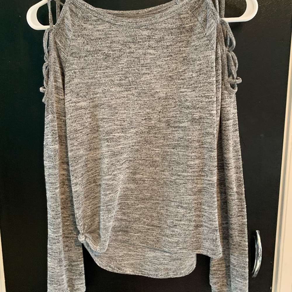 Grey long sleeve open-shoulder shirt